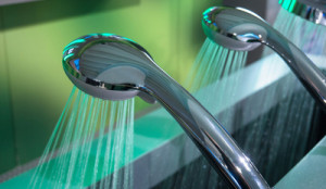 Wasser sparen kann man auch mittels Perlatoren.