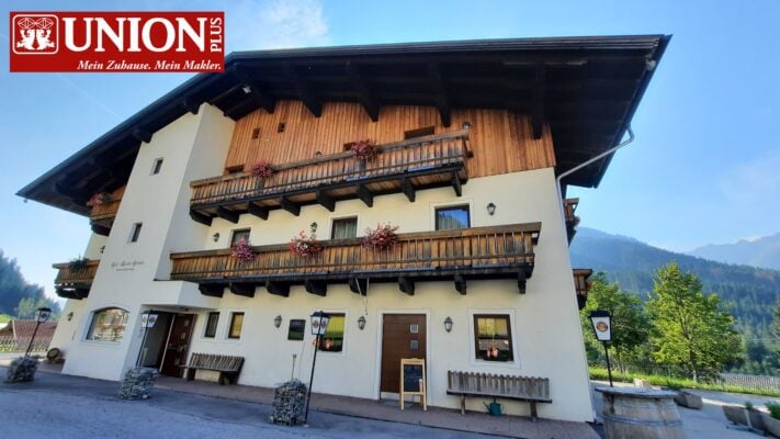Außenansicht des Hotels in der Ferienregion Hochpustertal